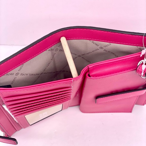 MICHAEL KORS Jet Set Large Logo Signature
Double-Zip Wristlet-Wallet-Phone Case - Picture 7 of 9